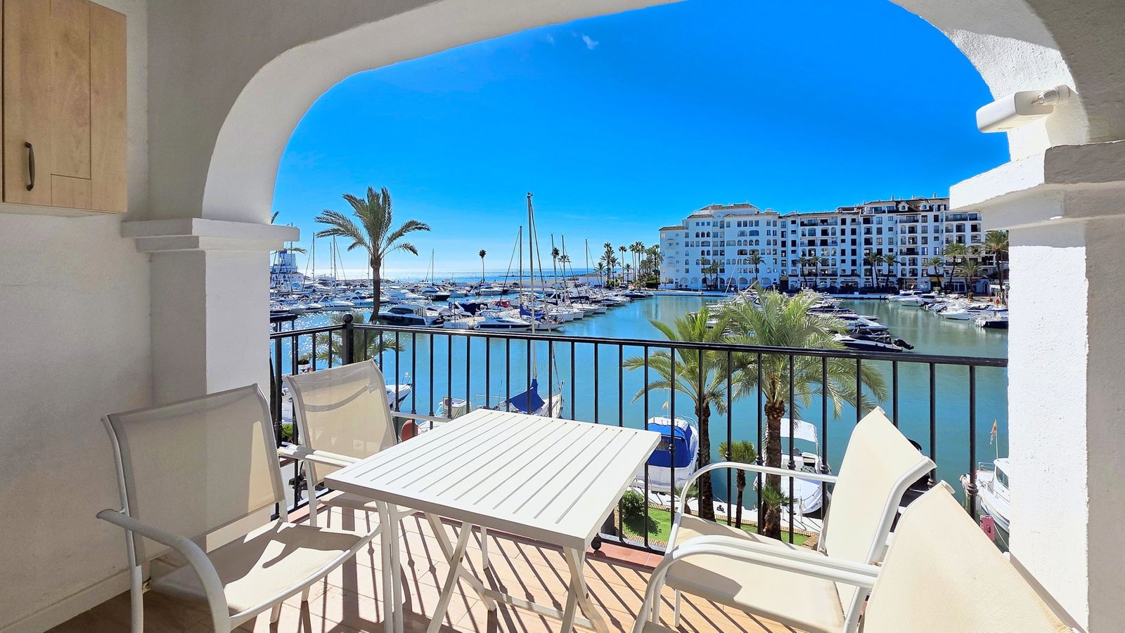 Apartment in Puerto de la Duquesa, Manilva