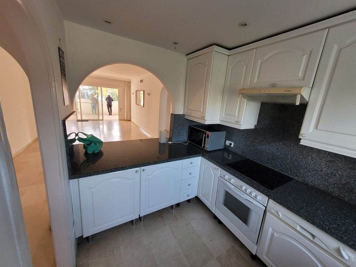 Apartment in El Velerín, Estepona